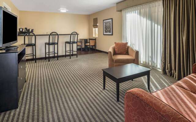 La Quinta Inn & Suites by Wyndham Tucson - Reid Park
