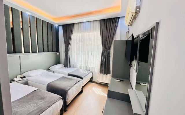 Отель Crowned Plus Hotel