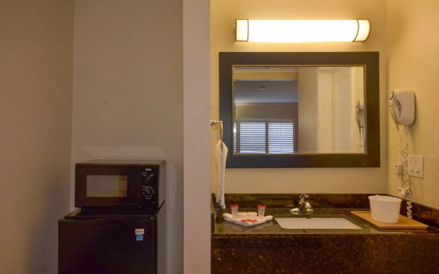 Hollywood City Inn