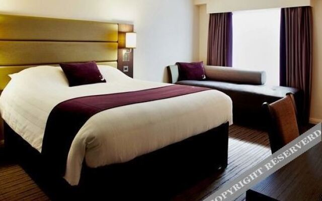 Premier Inn London Southgate Hotel