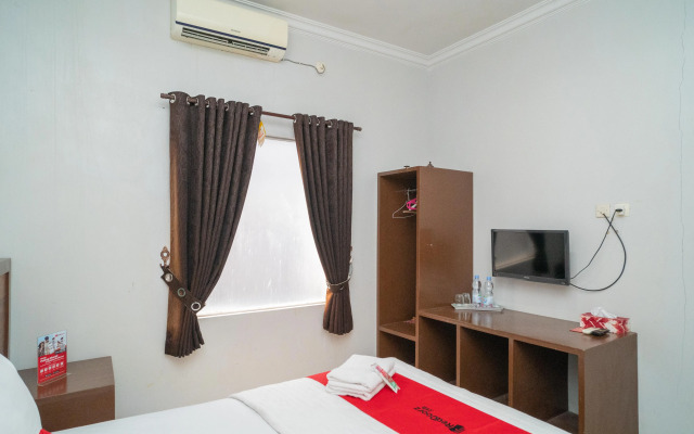 RedDoorz Syariah Near Tugu Dodol Kandangan