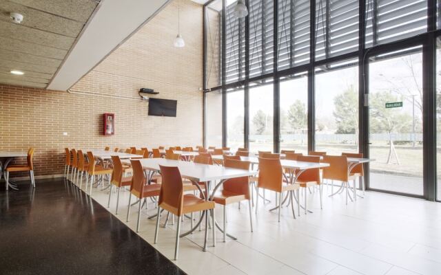 Residencia Universitaria Resa Giner de los Ríos - Hostel