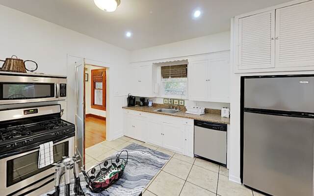 2BR Casa Travis Heights by RedAwning