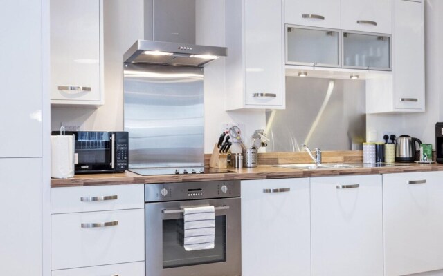 Continental Apartments - 2-bed Farnborough Central