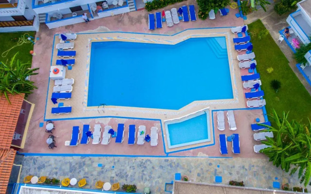 Yannis Yard Studios and Apartments
