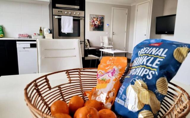 New modern 3 bedroom apartment in St Kilda East
