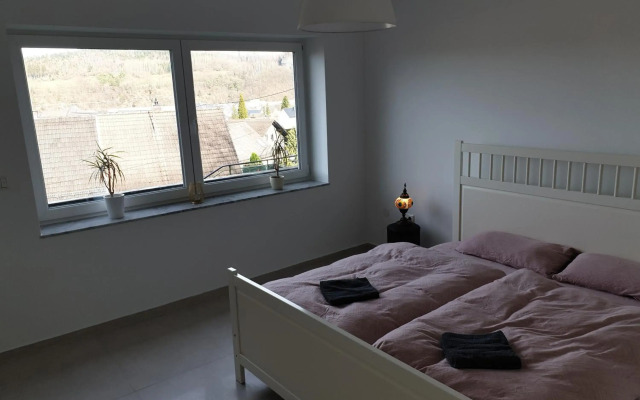 Schöne Wohnung über Wissen