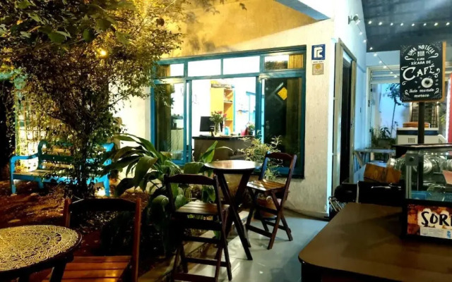 Hobi Hostel Bar & Lounge