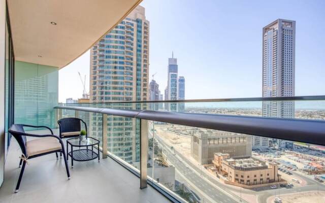 Lush & Bright, A Stroll Away From Burj Khalifa