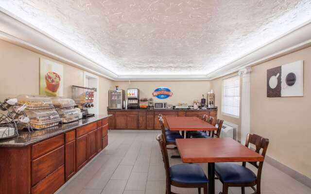 Baymont by Wyndham Lake City I-75