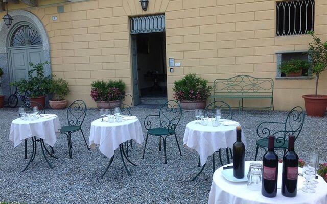 Villa Crella Apartments