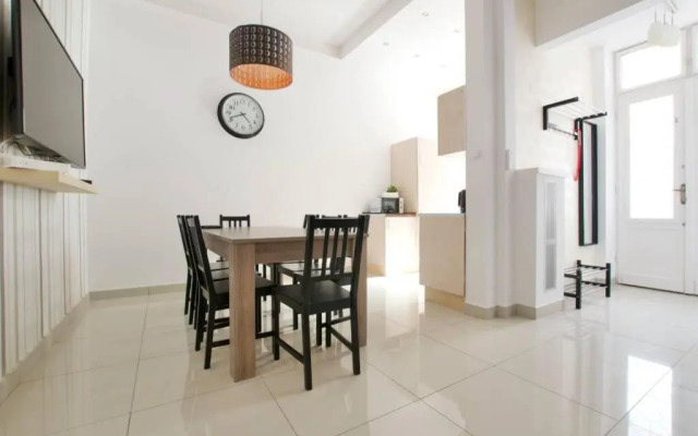 Premium Apartment by Hi5-Vaci str. 3 bedroom (218)