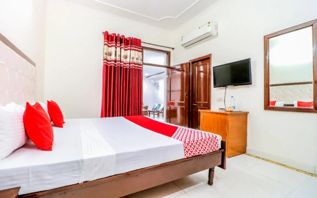 Preet Lodge Mohali by OYO Rooms