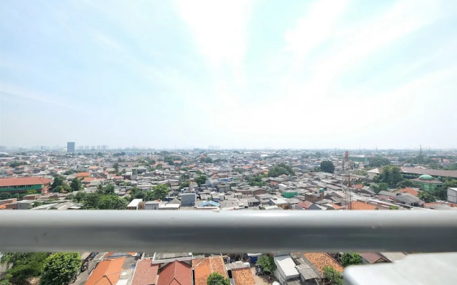 Compact Bassura City Apartment near Jatinegara