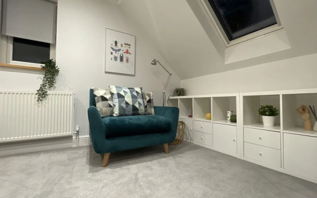 5 Star Unique Luxury Detached Apartment in Windsor