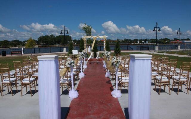DoubleTree by Hilton Bay City - Riverfront