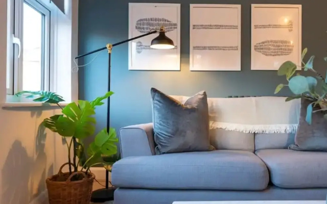 Super Central Apartment Close To River Station