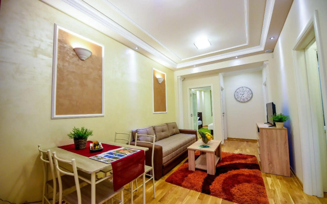 Apartment Sweet House Politika