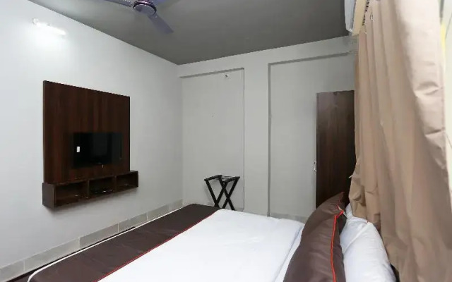 Hotel Bhinna Sakala by OYO Rooms