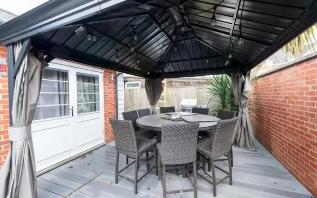 2-bed House in Reading-near Town-sleeps 4