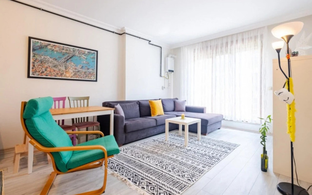 Pleasant Flat Close to Metro Station in Maltepe