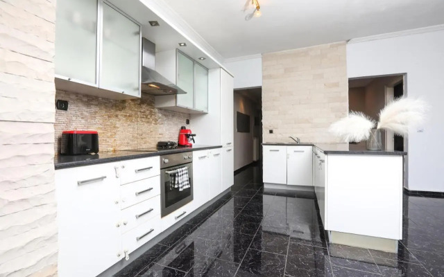 Luxury Apartments Christos