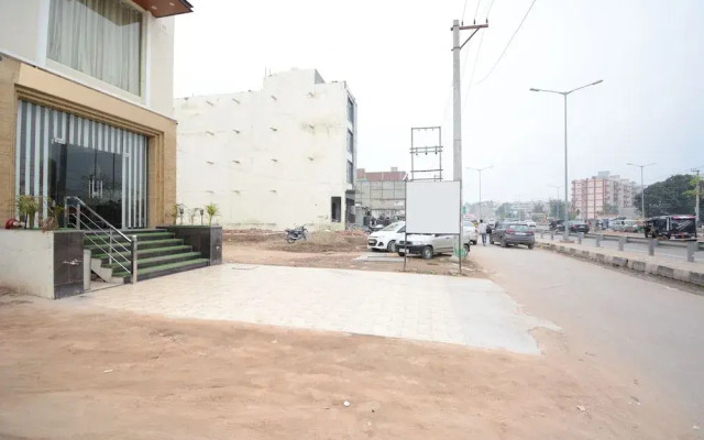 OYO 28282 Hotel J J Crown