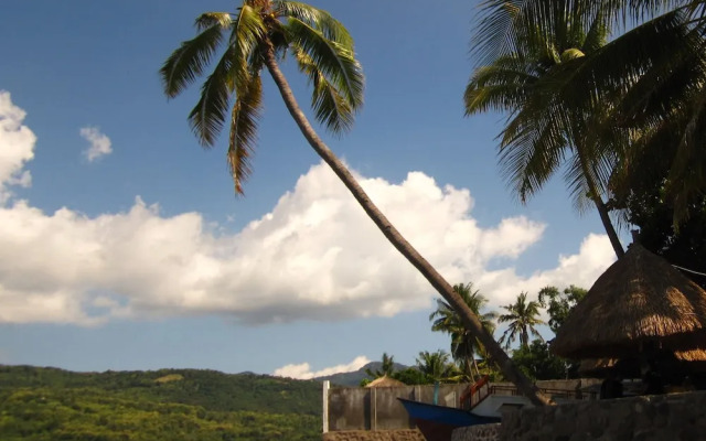 Larantuka Beach Apartments.