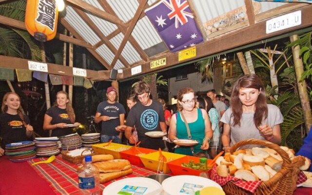 Tropic Days Backpackers