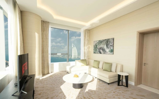 LUX Iconic Views at Palm Tower Suite 4