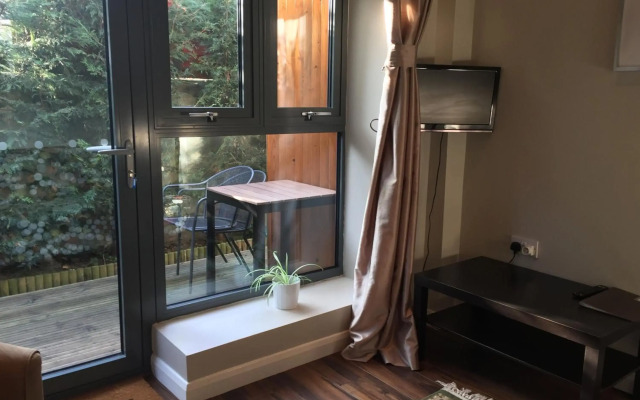 Lyall Apartment Hotel