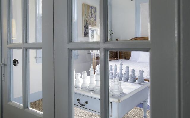 The Deacon & James Pharmacy B&B