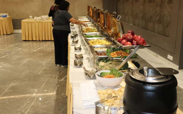 Dhamma Grand Hotel Resort
