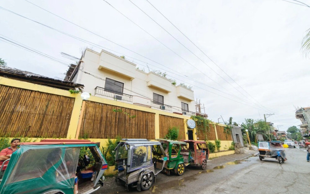 RedDoorz @ N Roldan Street