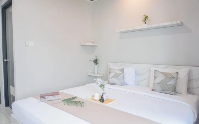 Cozy And Homey Studio At Riverdale Apartment