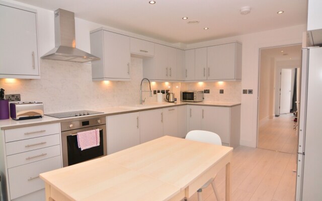 MACARENA WHARF Apartments