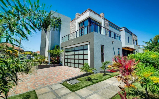 Luxury Oceanfront Villa Fully Staffed Pool Jacuzzi Movie Theatre