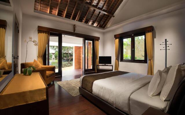 The Sanctus Villa