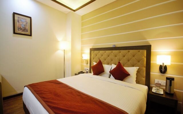OYO 3763 Naeeka Hotel