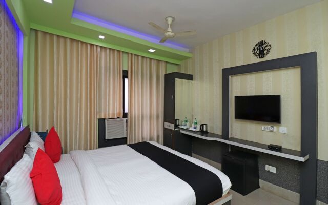 Capital O 30565 Pabitra Royal Regency