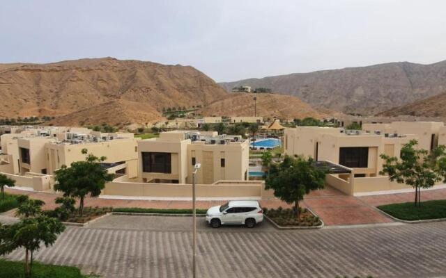 ONE Elegant Apartment in Muscat Bay 02