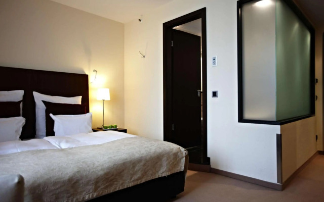 Metropolitan Hotel by Flemings
