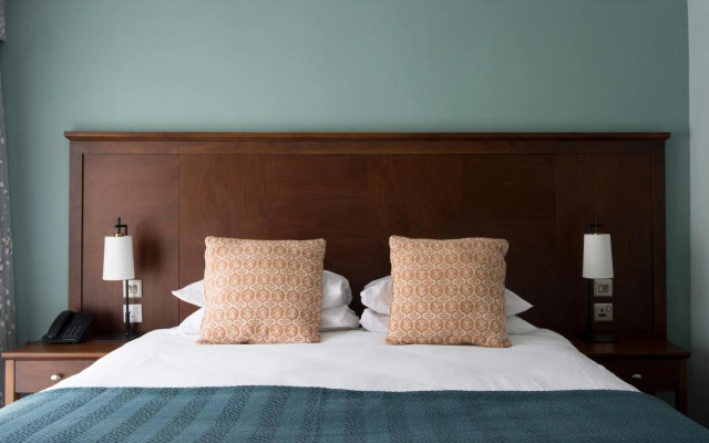Bush Hotel Farnham