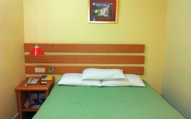 Home Inns Shanghai Lujiazui Dongfang Road Branch