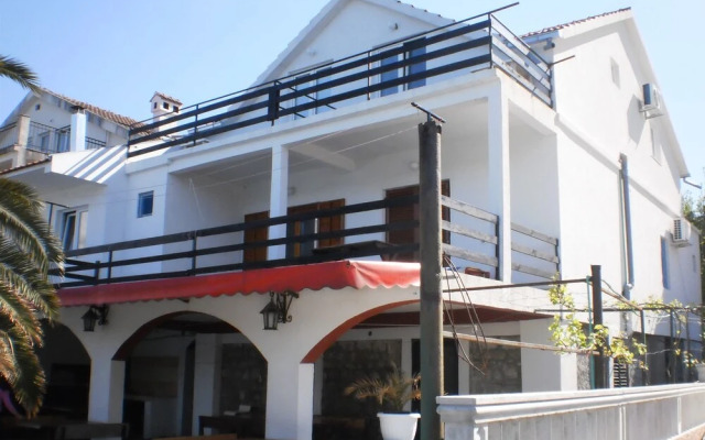 Apartments Odzic