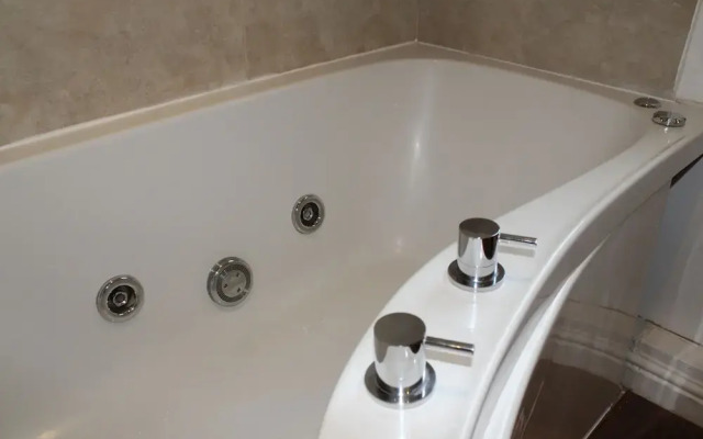 Empire 2 Bedroom Serviced Apartment