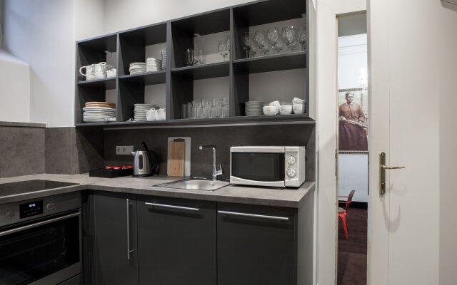 Old Town Square Residence by Emblem