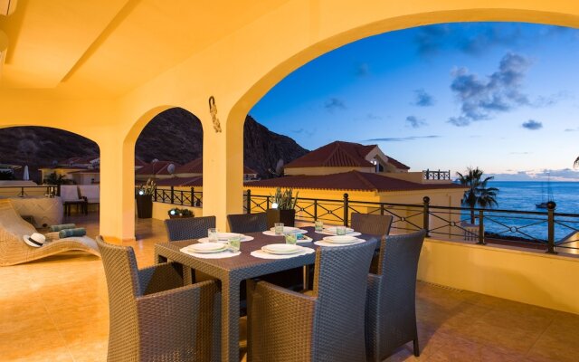 TROPICAL VILLA! Sea Front Terrace!