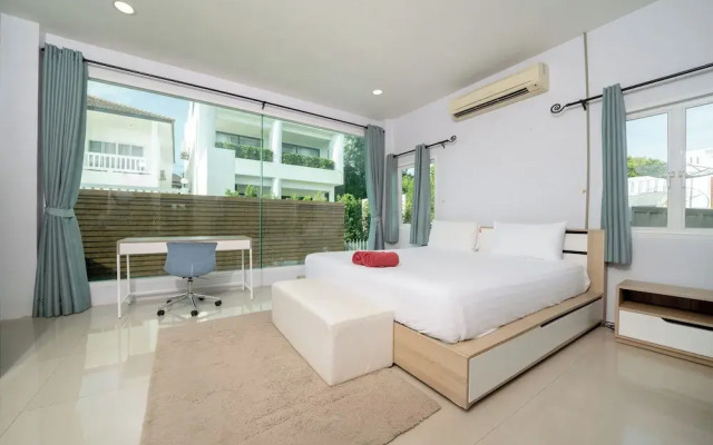 Elegant 3BR Pool Villa Sara near NaiHarn