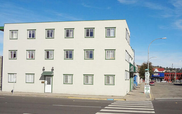 Manor Hostel B&B & Hotel